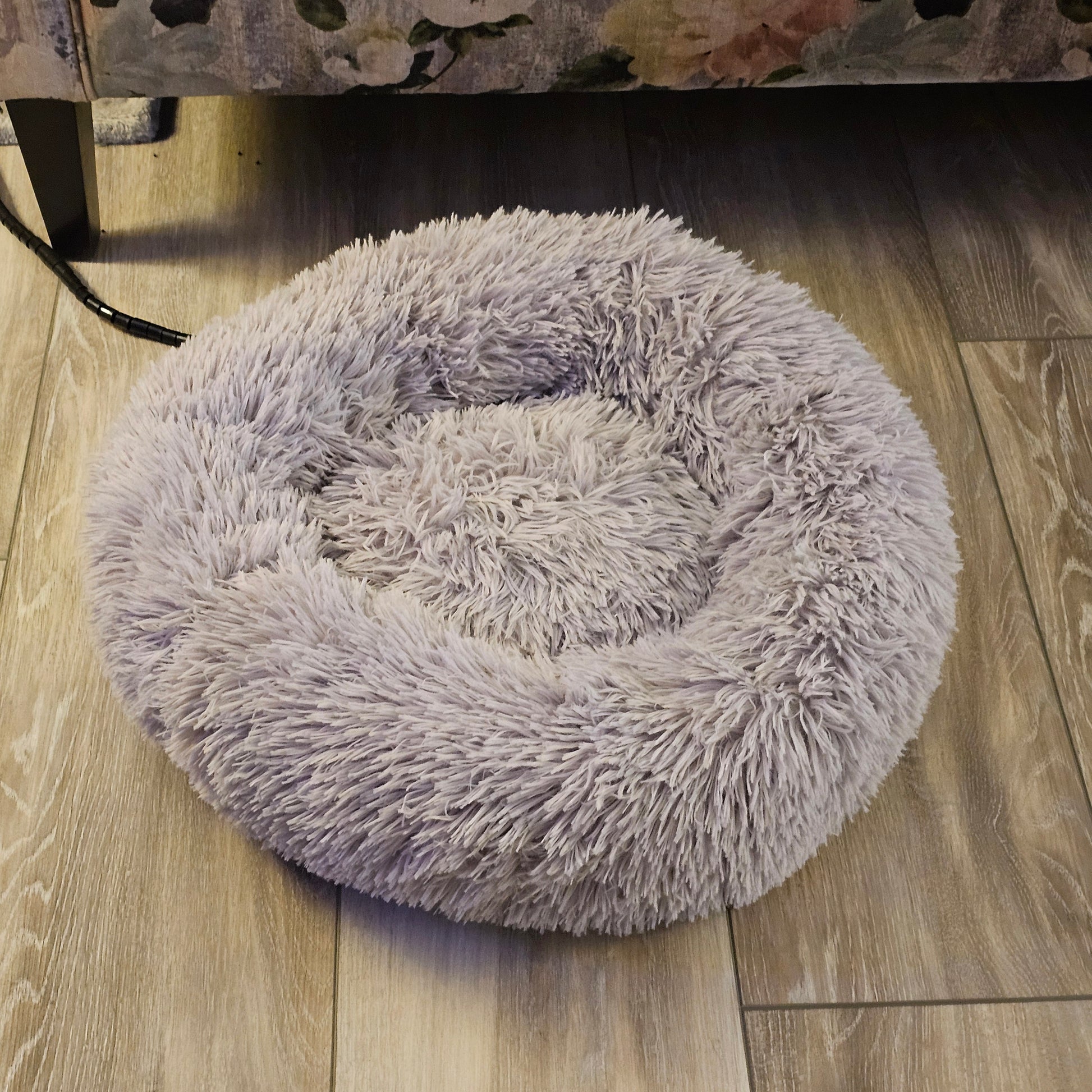 Round fluffy donut shaped bed